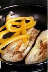 Паста с мясным фаршем и овощами